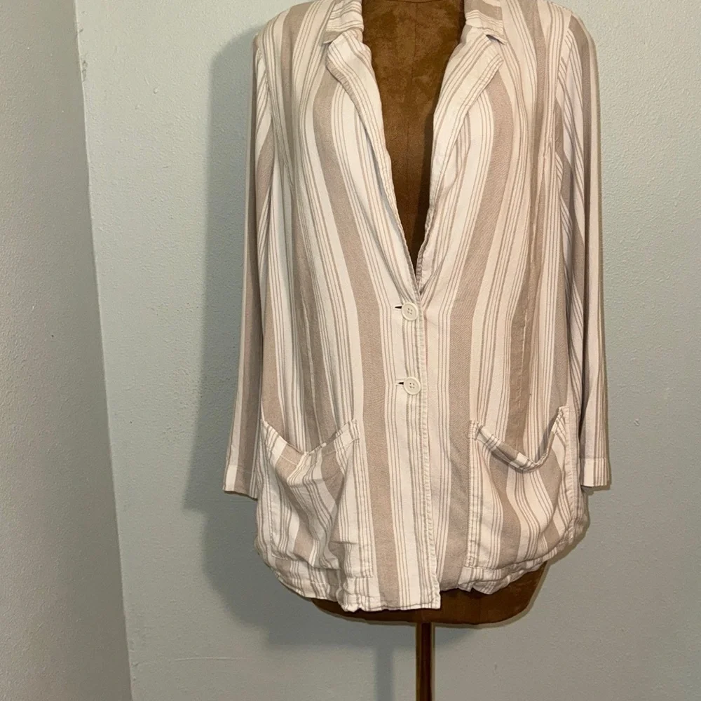 Torrid Size 3 3X Blazer, Beige White Striped, Soft Linen Blend Long Sleeve Lined
